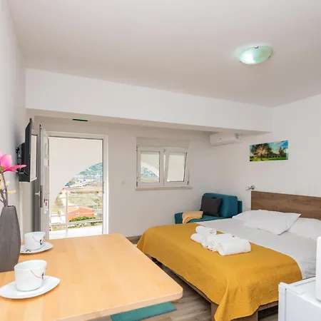 Stunning Apartment In Rogotin With Wifi شقة *