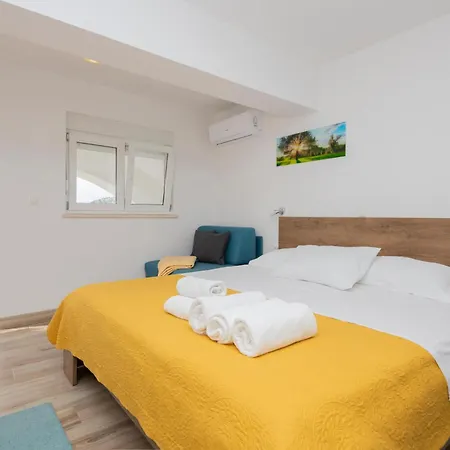 Stunning Apartment In Rogotin With Wifi Lägenhet
